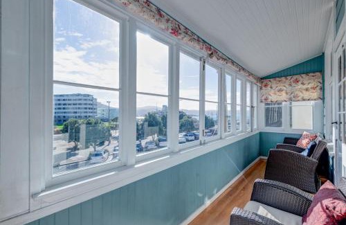 Oriental Bay Villa | Stylish Victorian Home Near Walk to Beach & Te Papa