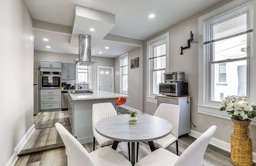 Brewerytown House | Stylish, Walkable Rowhouse Near Art Museums & Zoo!
