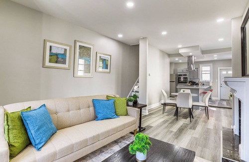 Brewerytown House | Stylish, Walkable Rowhouse Near Art Museums & Zoo!