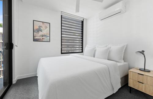 West End Apartment | Stylish West End Stay with Rooftop Pool & BBQ
