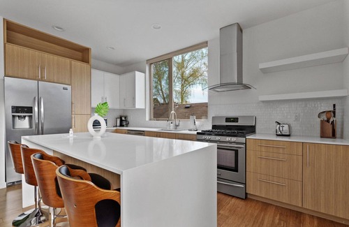 East Queen Anne House | Stylish Westlake 2BR, nr Shopping & Entertainment, by Blueground