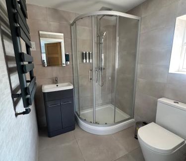 Woking Apartment | Stylish Woking Stay & Parking