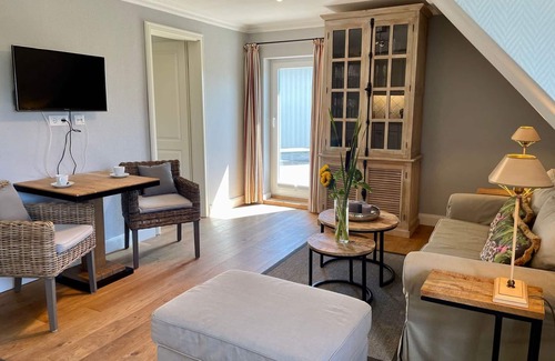 Kleinmorsum Apartment | Stylishly furnished 30 sqm apartment on the first floor with private roof terrace - Uasterhörn Morsum