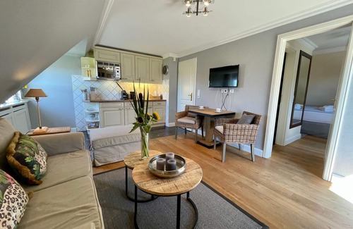 Kleinmorsum Apartment | Stylishly furnished 30 sqm apartment on the first floor with private roof terrace - Uasterhörn Morsum