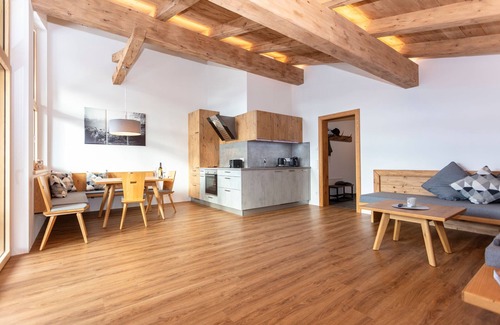 Unken Apartment | Stylishly furnished apartment (75 m²) for up to 6 people with a large sunny balcony