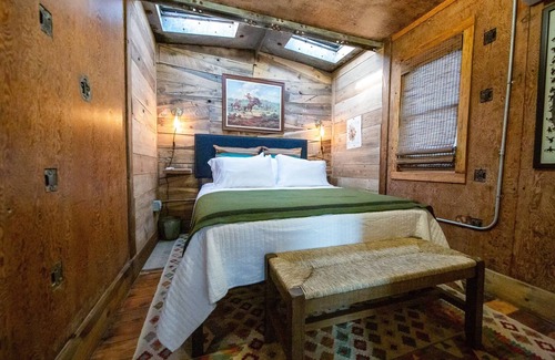 Canyon House | Stylishly Renovated Train car near Palo Duro Canyon and WTAMU. Sunsets for miles