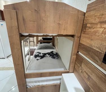 Sao Cristovao Hotel | Suíte 20 com tv, frigobar, banheiro privativo, espaçosa, bem decorada, espaço de trabalho