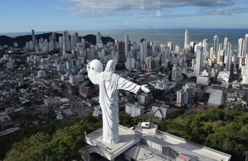 Nacoes House | Suíte Aconchegante em BC - aos Pés do Cristo Luz