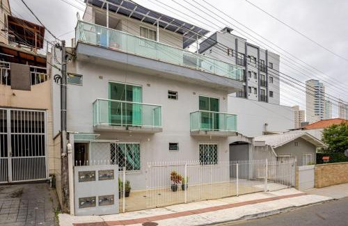 Nacoes House | Suíte Aconchegante em BC - aos Pés do Cristo Luz