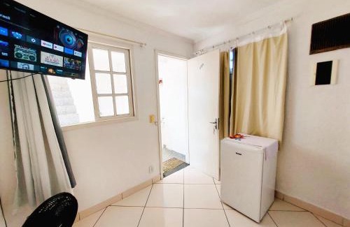 Braga Apartment | Suíte Casal com Ar TV e Frigobar