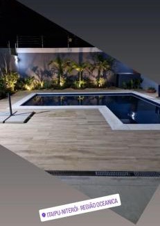 Niteroi House | Suíte com varanda em casa moderna e familiar da Mirian