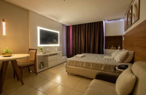 Caminho das Arvores Apartment | Suíte luxo com tela de cinema no América Towers Studio Residence