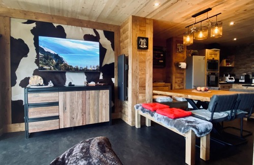 Les Angles Ski Chalet | SUBLIME BAS DE CHALET DE STANDING en duplex AUX ANGLES -Space for billiards and cinema