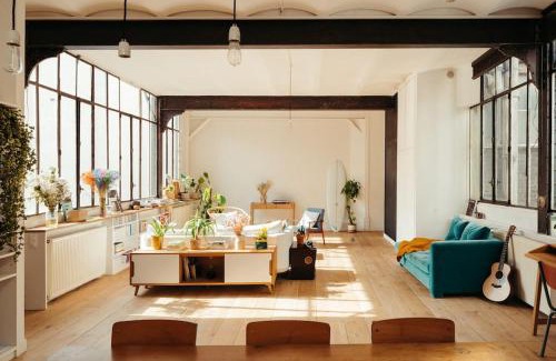 Quartier de la Folie-Mericourt Apartment | Sublime loft avec verrières sur le Canal St Martin