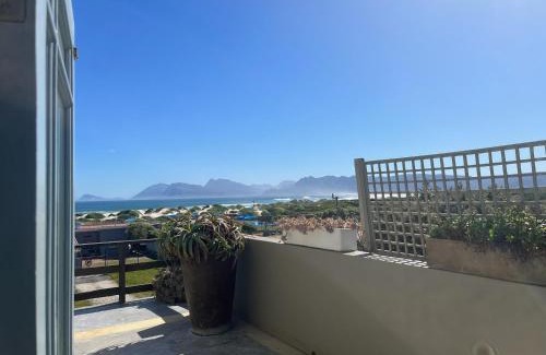 Hermanus Villa | Sublime modern beachfront villa in paradise