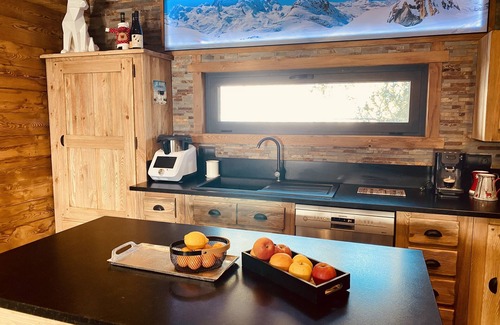 Les Angles Ski Chalet | SUBLIME VIEWS-Upper Chalet-180m2 AUX ANGLES -16pers on 3300m2-near the center