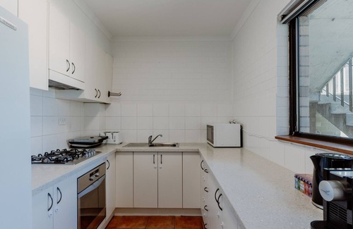 Belconnen House | Suburban 2-Bed Townhouse Short Distance From Shops