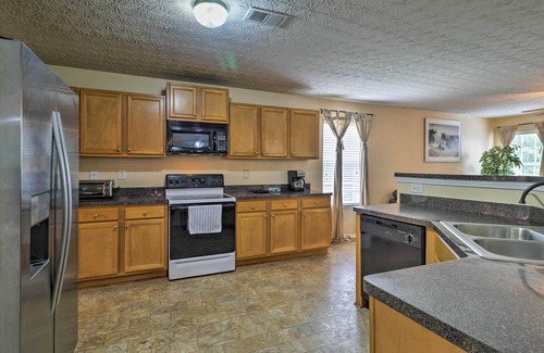 Cliftondale House | Suburban Atlanta Vacation Home - 20 Mi to Downtown