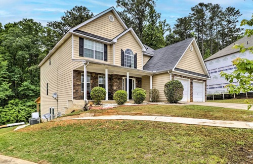 Cliftondale House | Suburban Atlanta Vacation Home - 20 Mi to Downtown