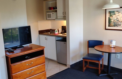 Tampa Hotel | Suburban Studios Airport