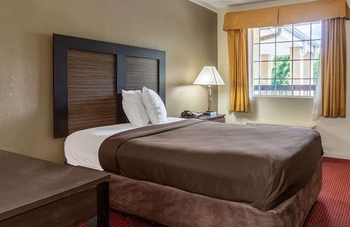 Florence Hotel | Suburban Studios Florence I-95
