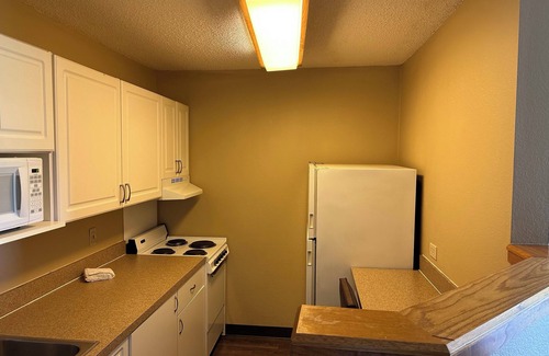 Greater Greenspoint Hotel | Suburban Studios Houston North I-45
