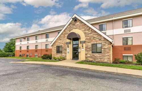 Jeffersontown Hotel | Suburban Studios Louisville East