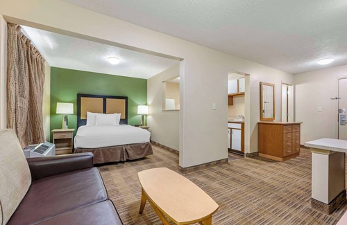 Jeffersontown Hotel | Suburban Studios Louisville East
