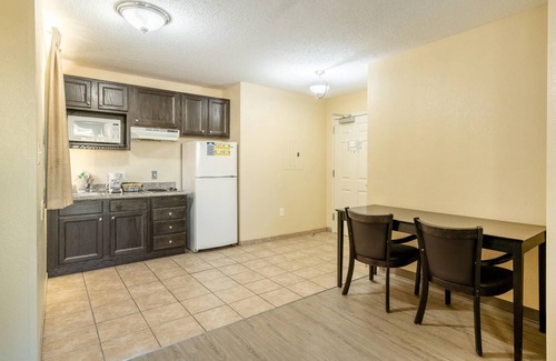 Jacksonville Hotel | Suburban Studios Near Camp Lejeune