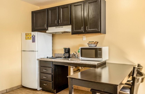 Jacksonville Hotel | Suburban Studios Near Camp Lejeune