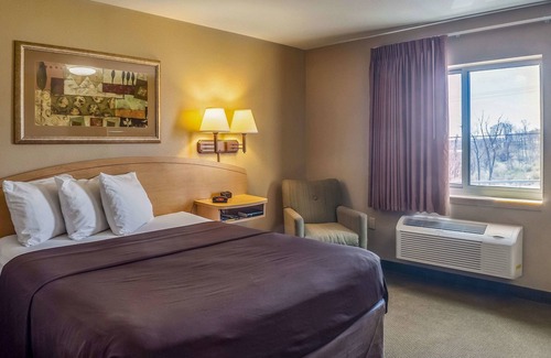 Triadelphia Hotel | Suburban Studios Triadelphia - Wheeling at The Highlands