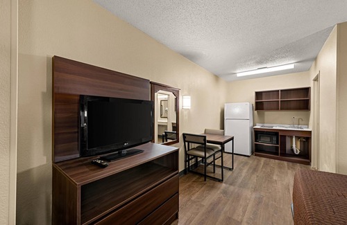 Williamsburg Square Hotel | Suburban Studios Winston-Salem near Hanes Mall
