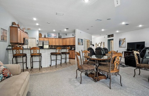 Dunnellon House | Succulent Paradise w/Pool at Rainbow River; 20% off 7 Days; 35% off 28 Days