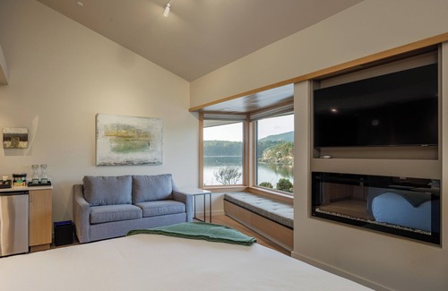 Eastsound Hotel | Sucia - Dramatic Eastsound Bay View