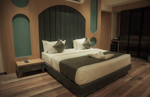 Dwarka Hotel | Sudarshan Palace By Spree