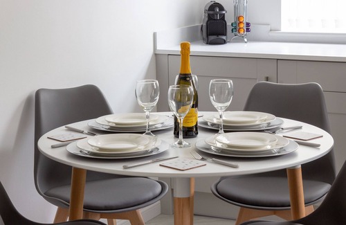 Ipswich Apartment | Suffolk Short Breaks - Weekend & Midweek Getaways & Business Trips - 5★ Reviews