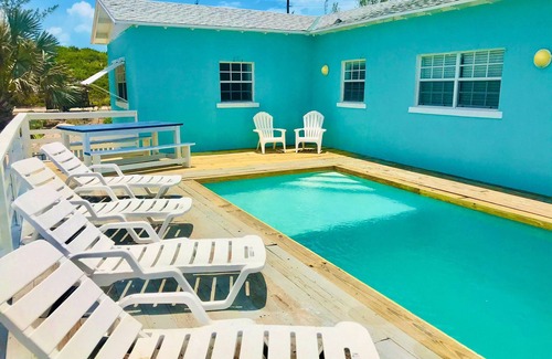 Rainbow Bay House | SUGAR APPLE WITH POOL
