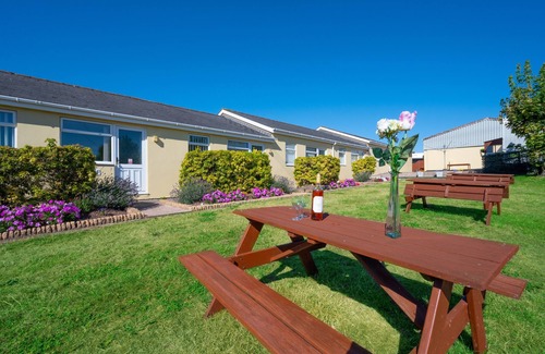 Abergavenny House | Sugar Loaf Cottage - One Bedroom House, Sleeps 2