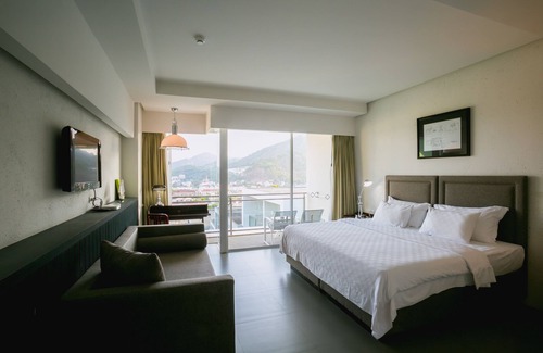 Kata Hotel | Sugar Palm Grand Hillside