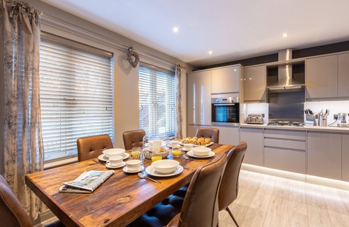 Whitby House | Sugar Reef - Luxury House, Garden, Parking & EV Point