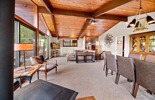 Warren Ski Chalet | SUGARBUSH VINTAGE 1963 CHALET SKI IN OUT FULL REMODEL 2022 MID-WEEK SPECIAL