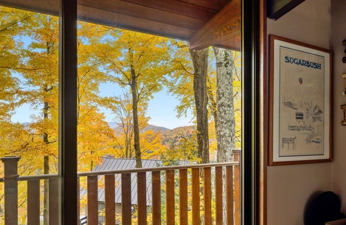Warren Ski Chalet | SUGARBUSH VINTAGE 1963 CHALET SKI IN OUT FULL REMODEL 2022 MID-WEEK SPECIAL