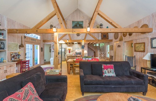 Ridgecrest House | Sugarhaus | Deck, Gas Grill & 5 Min. to Downtown Black Mtn!