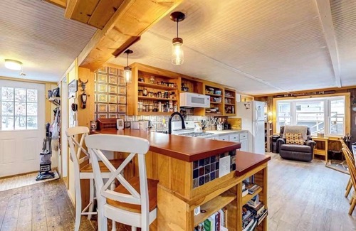 Carrabassett Valley Ski Chalet | Sugarloaf Escape Dog Friendly