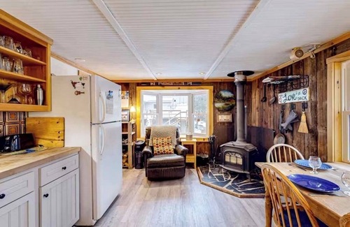 Carrabassett Valley Ski Chalet | Sugarloaf Escape Dog Friendly