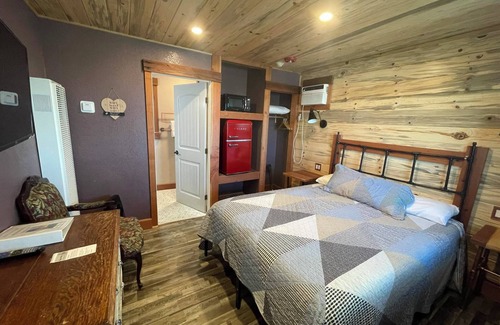 Virginia City Hotel | Sugarloaf Mountain Motel