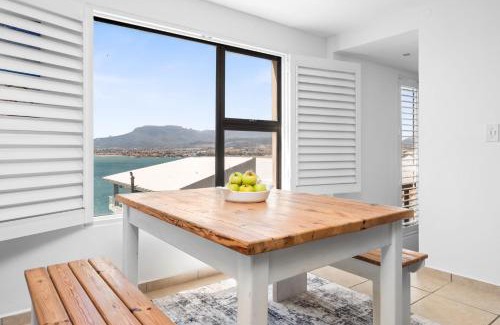 Mountainside Apartment | Suikerbossie 83 by Host Agents