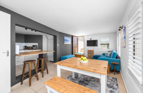 Mountainside Apartment | Suikerbossie 83 by Host Agents