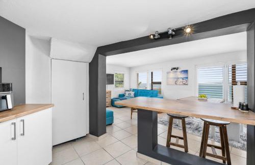 Mountainside Apartment | Suikerbossie 83 by Host Agents