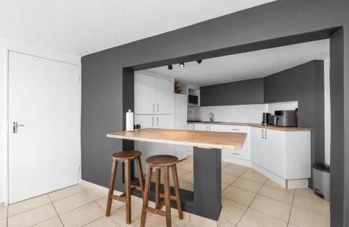 Mountainside Apartment | Suikerbossie 83 by Host Agents